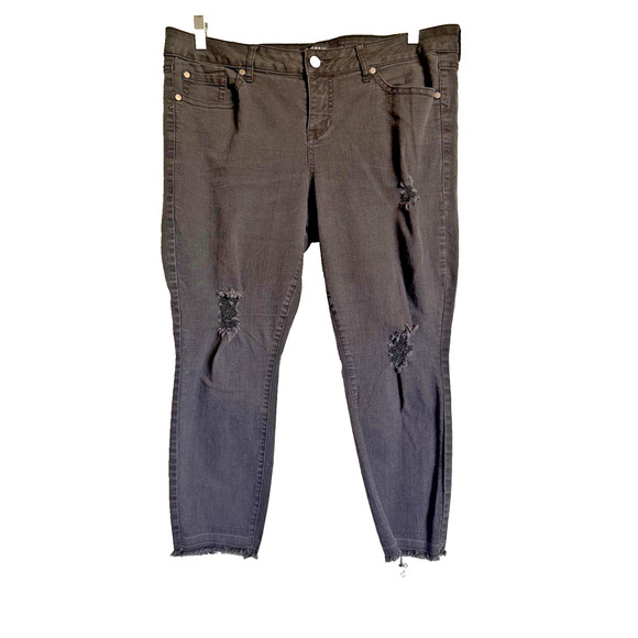 Torrid Denim Jeans‎ Women's Sz 16R Black Distressed Ankle Raw Hem Plus Size - Picture 1 of 8